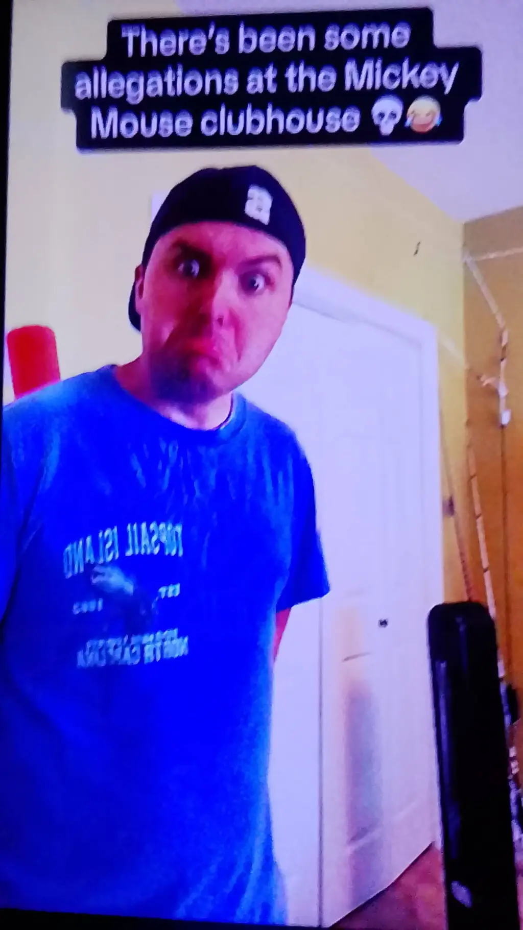 ai character: Goofy (tal_on) background