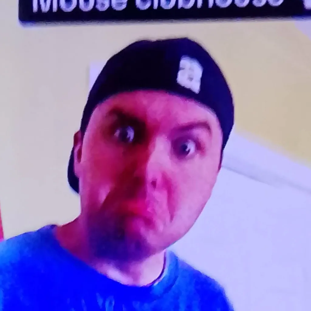 chat with ai character: Goofy (tal_on)