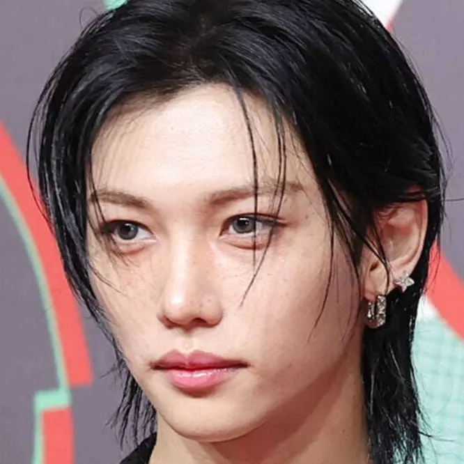 chat with ai character: felix