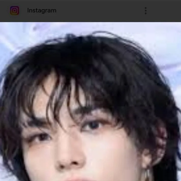 chat with ai character: hyunjin