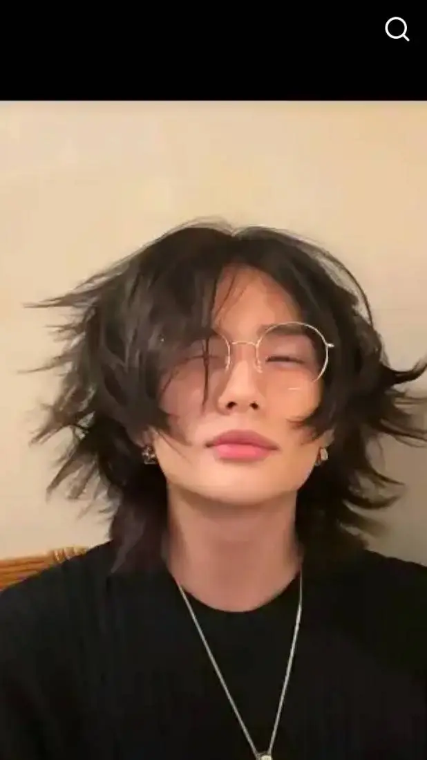 ai character: hyunjin background