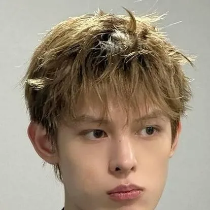 chat with ai character: James cortis