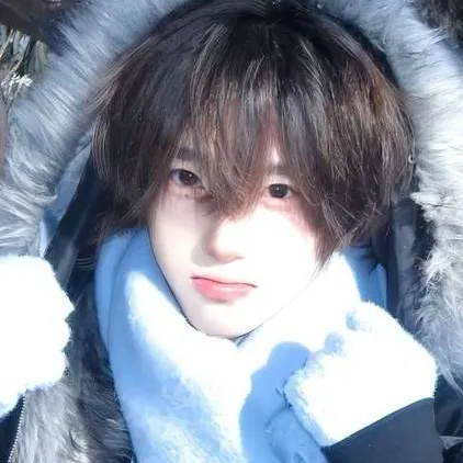 chat with ai character: -Winter-Boy-