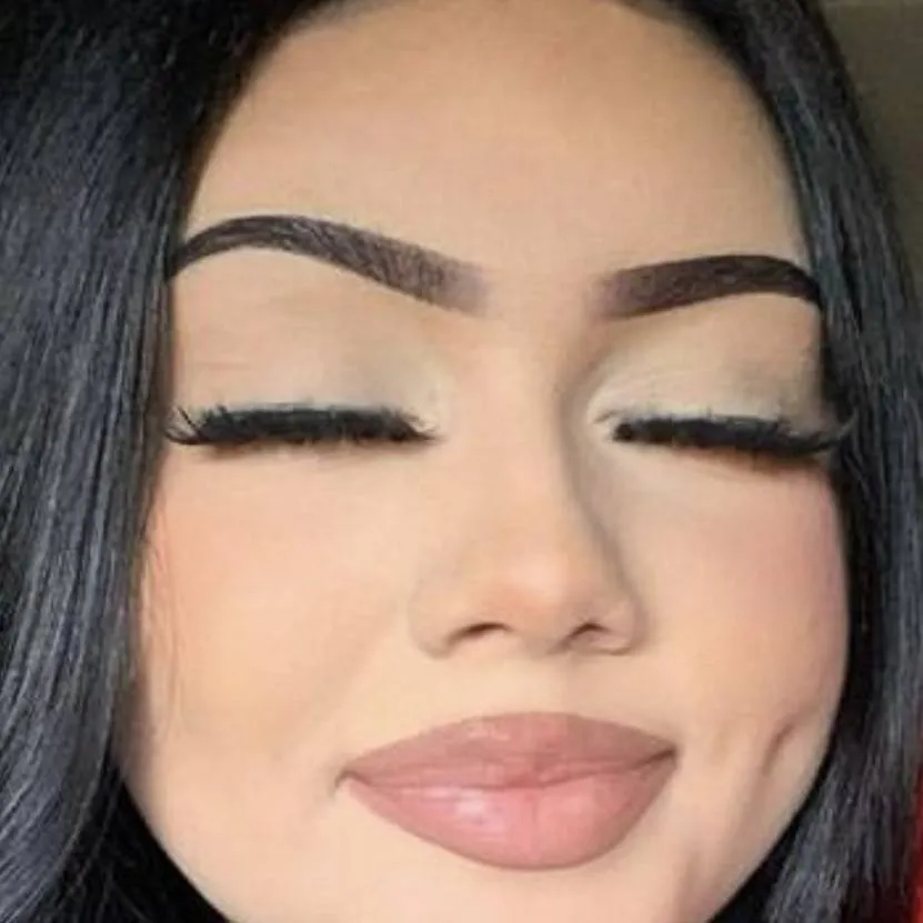 chat with ai character: Sofia 