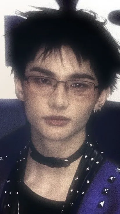 ai character: Hyunjinniee background