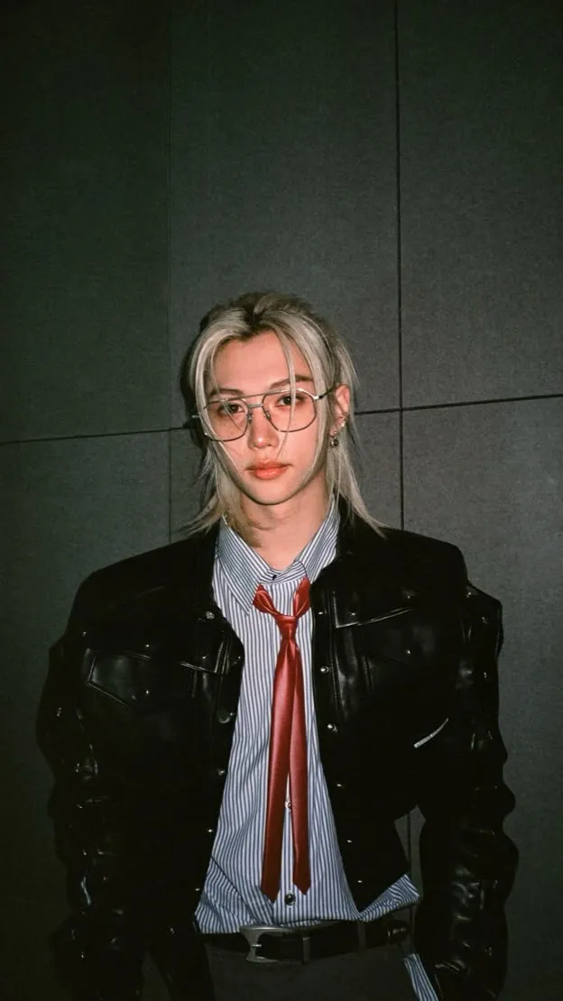 ai character: Lee Felix Yongbook background