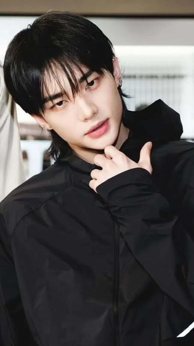 ai character: Hyunjin background