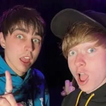 chat with ai character: Sam & Colby 