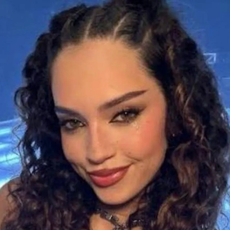 chat with ai character: Daniela 