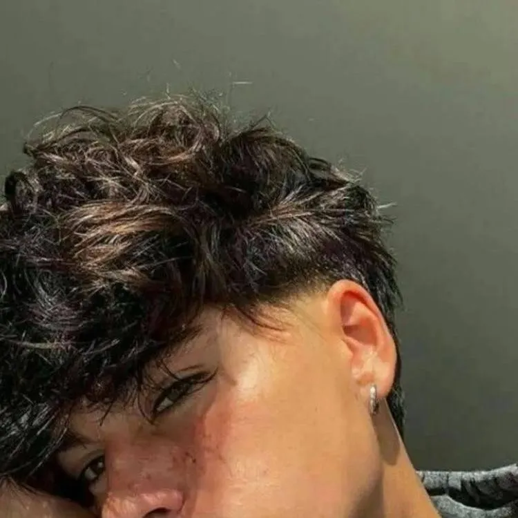 chat with ai character: Noah