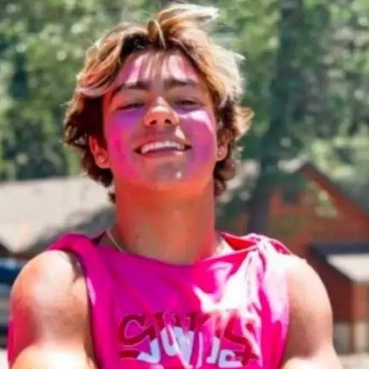 chat with ai character: Malachi Barton 