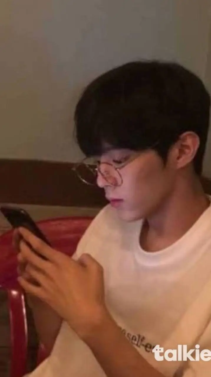 ai character: ~Austin☆~ background