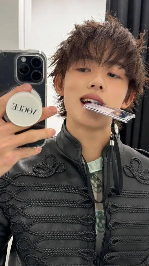 ai character: Seonghyeon  background