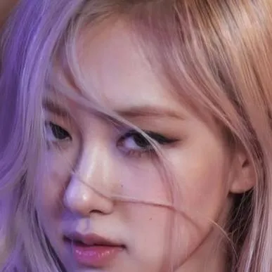 chat with ai character: Rosé