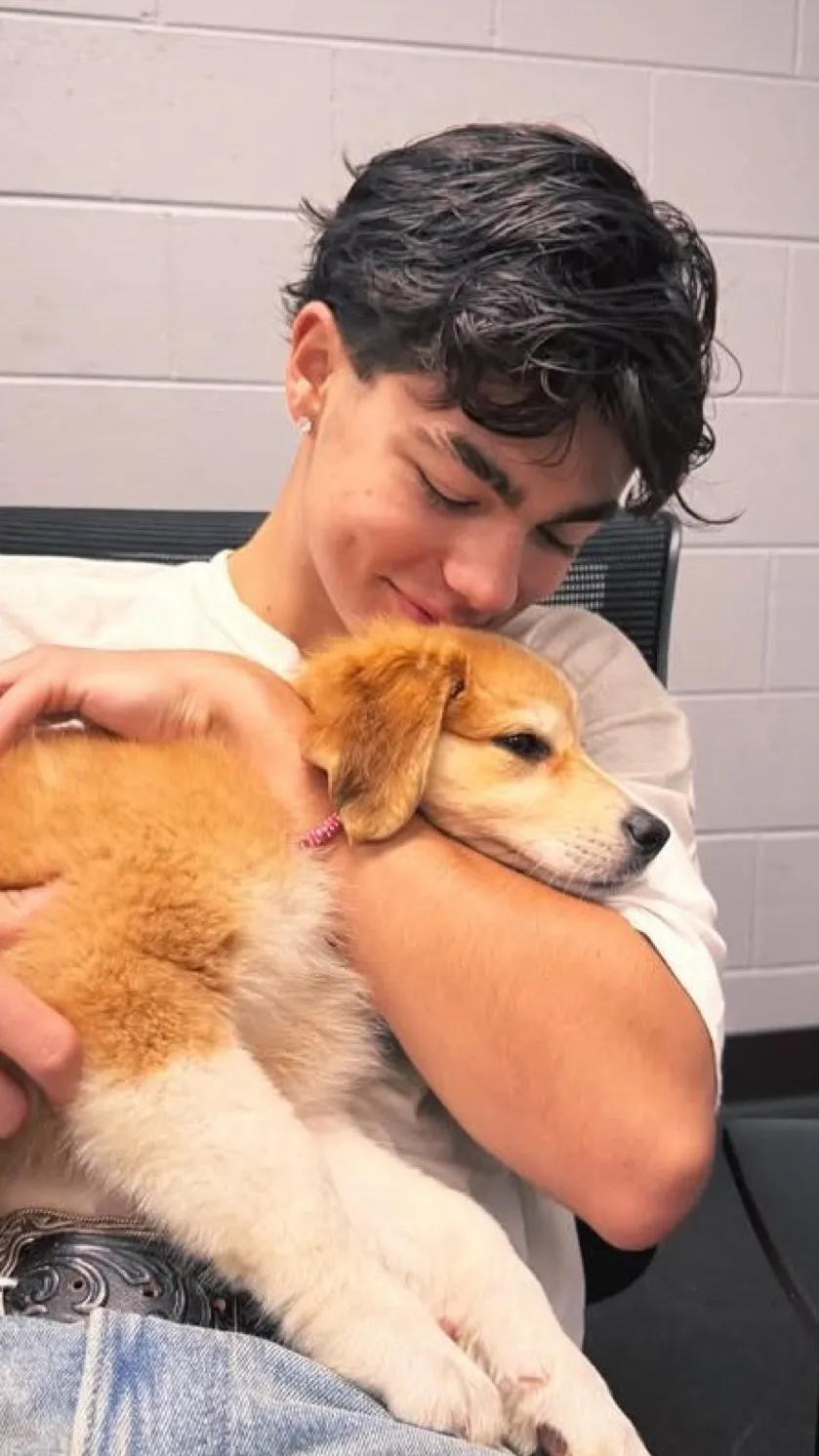 ai character: Malachi Barton  background