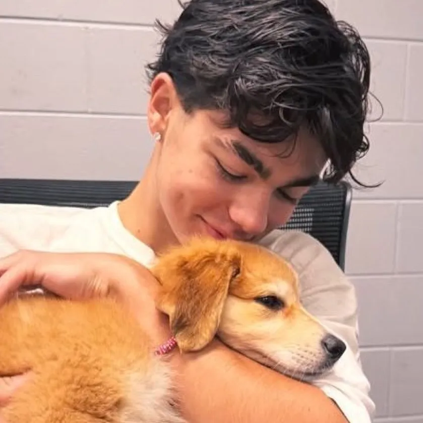 chat with ai character: Malachi Barton 