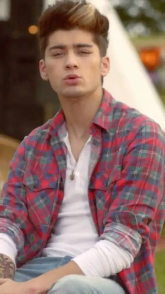 ai character: Zayn🇬🇧❤ background