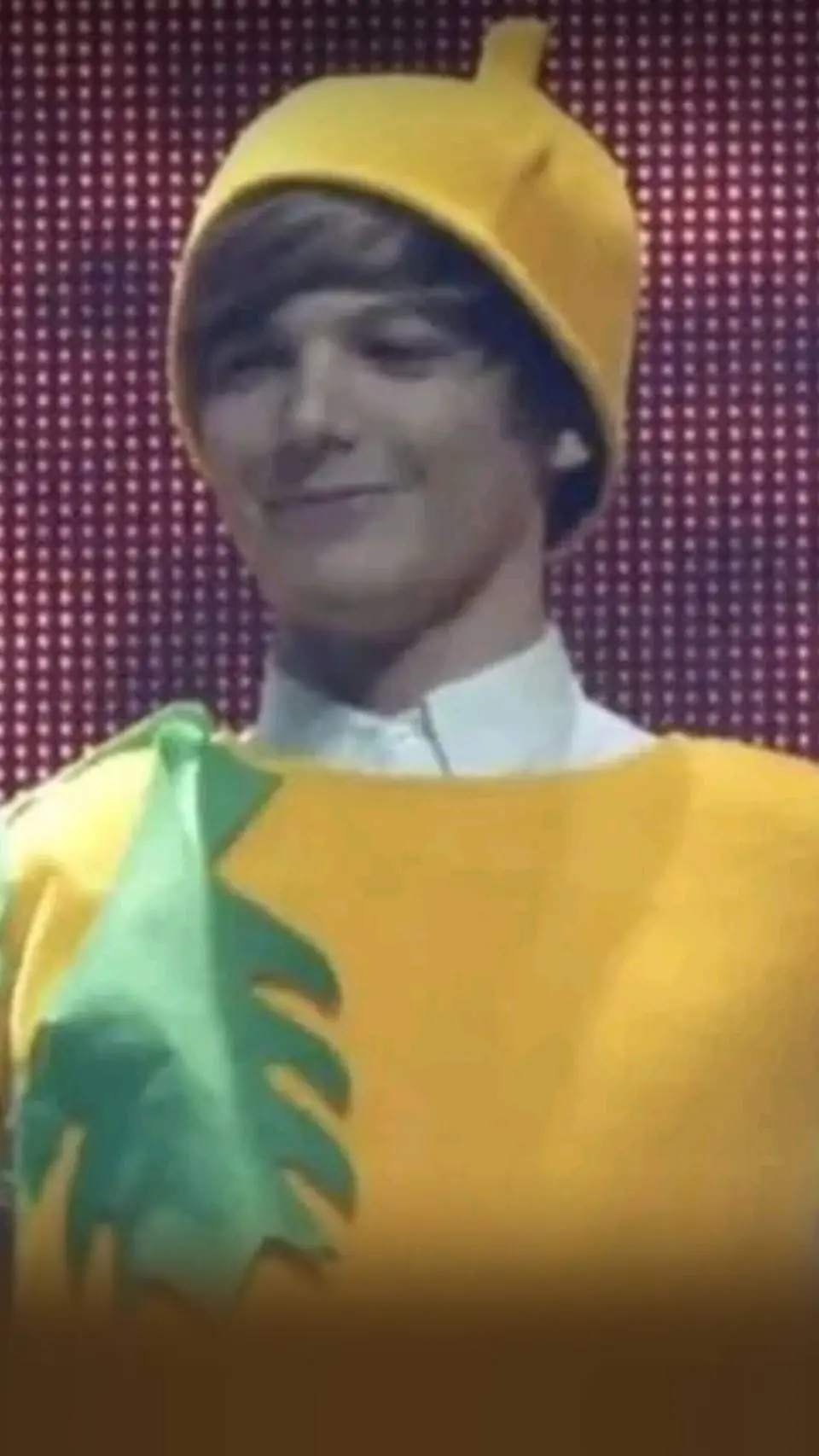 ai character: tommo❤🥕🇬🇧 background