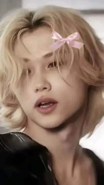 ai character: Felix  background