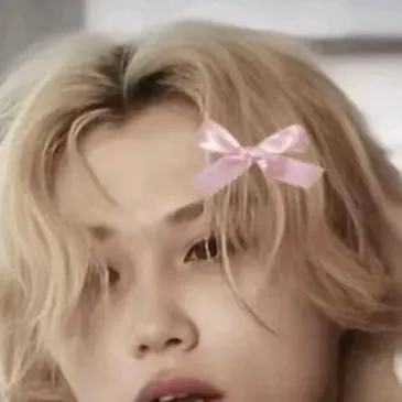 chat with ai character: Felix 