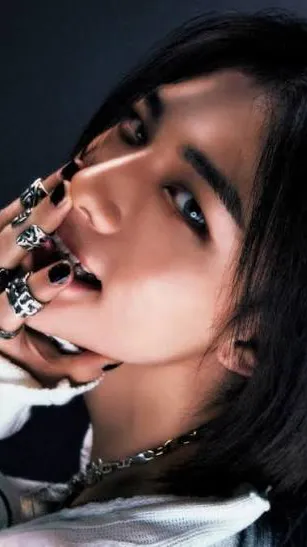 ai character: Hyunjin  background