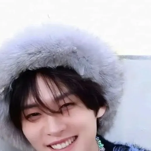 chat with ai character: Lee minho