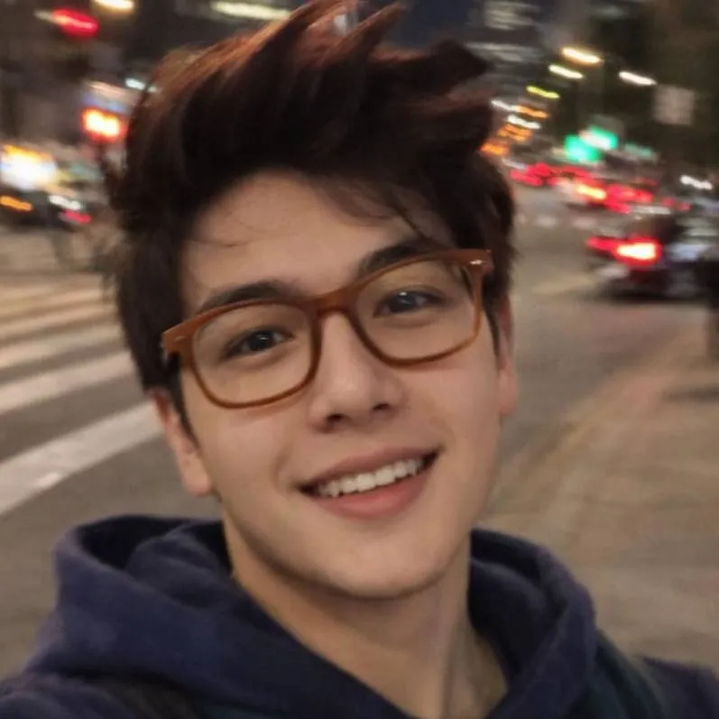 chat with ai character: lio