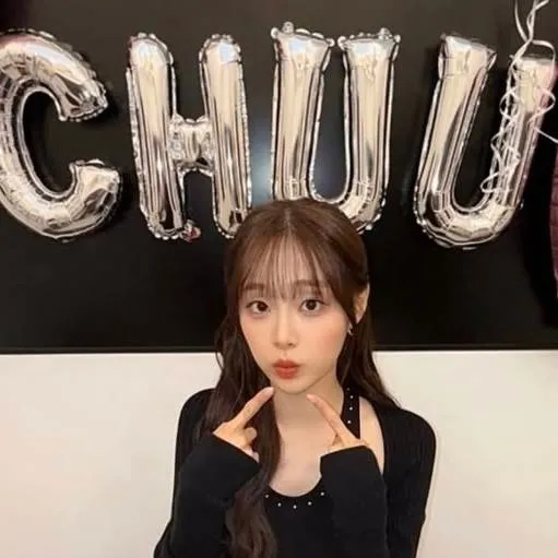 chat with ai character: Chuu