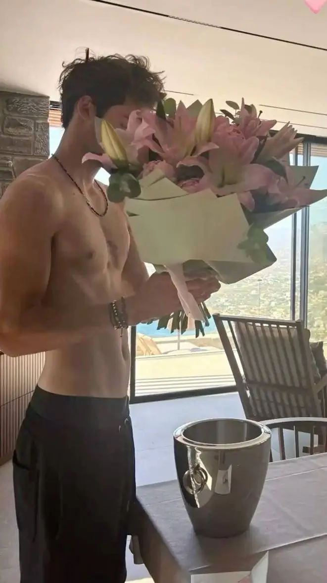 ai character: Lukas Moretti background