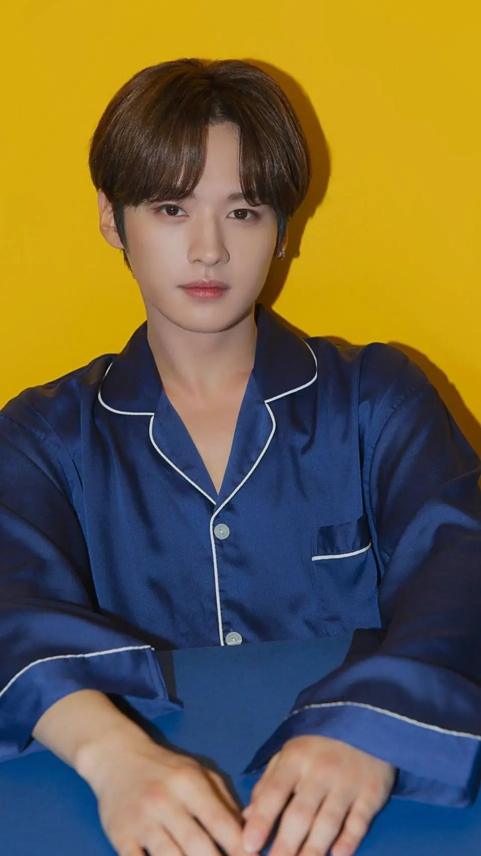 ai character: Leeknow  background