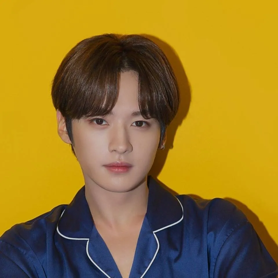 chat with ai character: Leeknow 