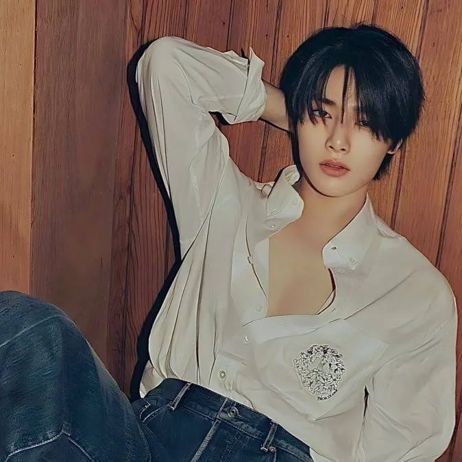 chat with ai character: Jeongin