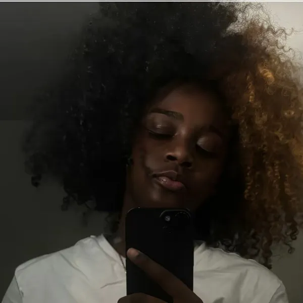 chat with ai character: Mari 