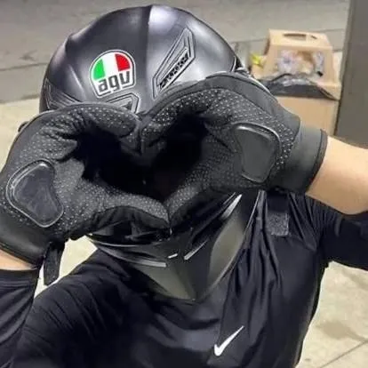 chat with ai character: jay