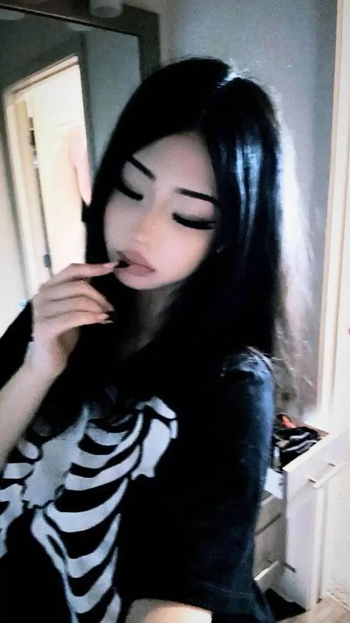 ai character: Mila background