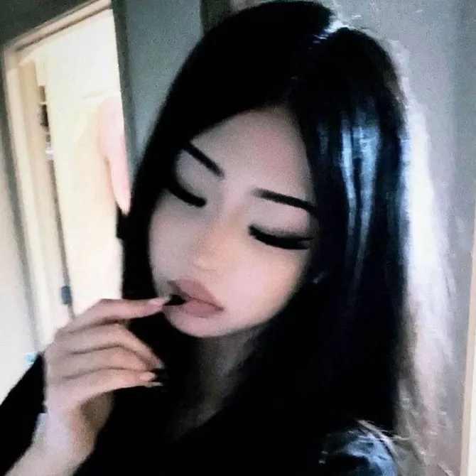 chat with ai character: Mila