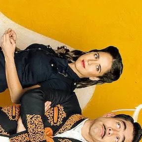 chat with ai character: Caído del cielo