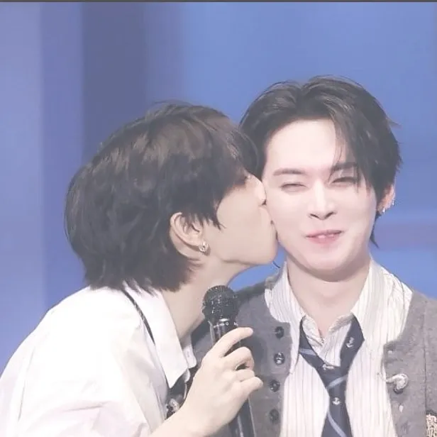 chat with ai character: Minsung stepbrothe