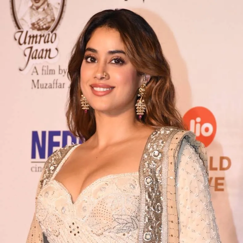 chat with ai character: janhvi kapoor