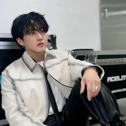 chat with ai character: ~Seo Changbin~