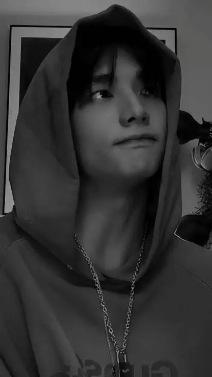 ai character: Hyunjin PanicAtack background