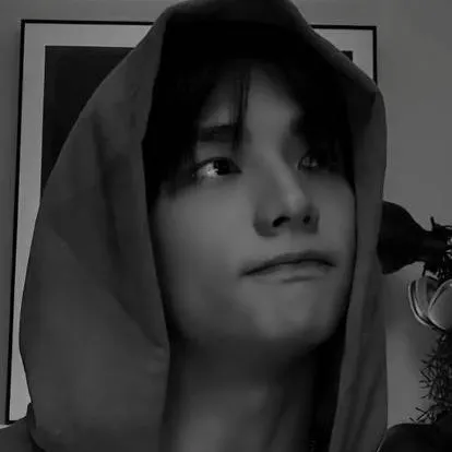 chat with ai character: Hyunjin PanicAtack