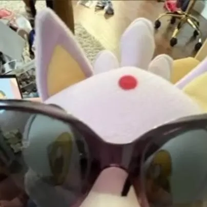 chat with ai character: Blaze con gafas😍😍😍