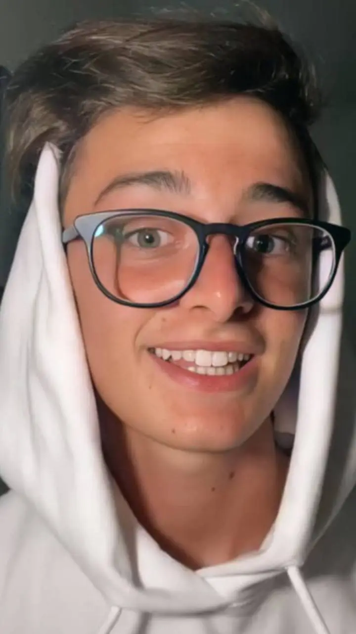 ai character: noah schnapp background