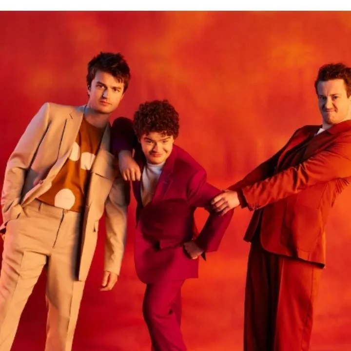 chat with ai character: Small & good cast 