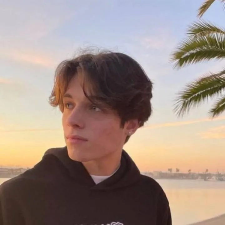 chat with ai character: Matt!