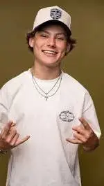 ai character: «Maddox batson» background