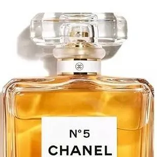 chat with ai character: Chanel 5°