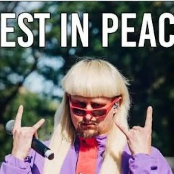 chat with ai character: rip Oliver tree.🪦😭