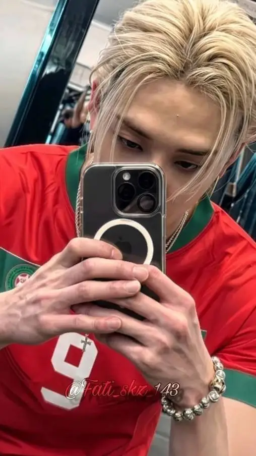 ai character: Bangchan  background